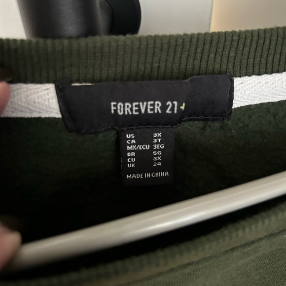 Cropped Crewneck - Picture 3 of 3